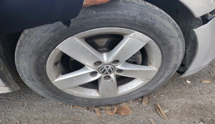 2012 Volkswagen Jetta COMFORTLINE TDI, Diesel, Manual, 1,83,401 km, tyre