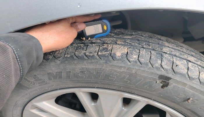 2016 Toyota Innova Crysta 2.8 ZX AT 7 STR, Diesel, Automatic, 1,77,587 km, tyre