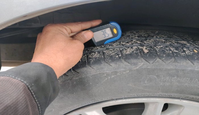 2016 Toyota Innova Crysta 2.8 ZX AT 7 STR, Diesel, Automatic, 1,77,587 km, tyre