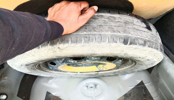 2017 Volkswagen Ameo COMFORTLINE 1.2L, Petrol, Manual, 83,037 km, tyre