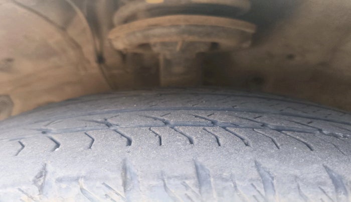 2013 Hyundai Santa Fe 2 WD, Diesel, Manual, 1,75,149 km, tyre