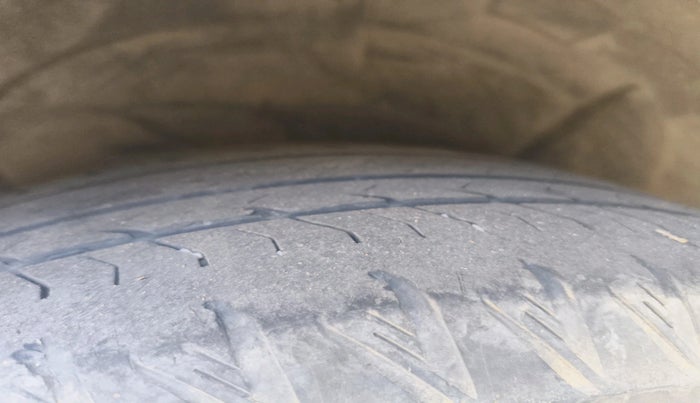 2013 Hyundai Santa Fe 2 WD, Diesel, Manual, 1,75,149 km, tyre