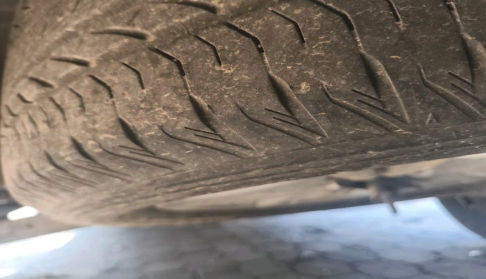 2013 Hyundai Santa Fe 2 WD, Diesel, Manual, 1,75,149 km, tyre