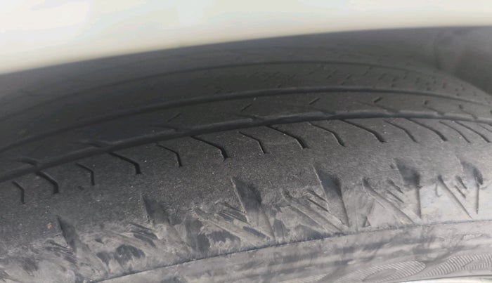 2013 Hyundai Santa Fe 2 WD, Diesel, Manual, 1,75,149 km, tyre