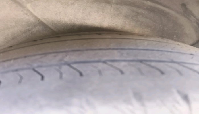 2013 Hyundai Santa Fe 2 WD, Diesel, Manual, 1,75,149 km, tyre