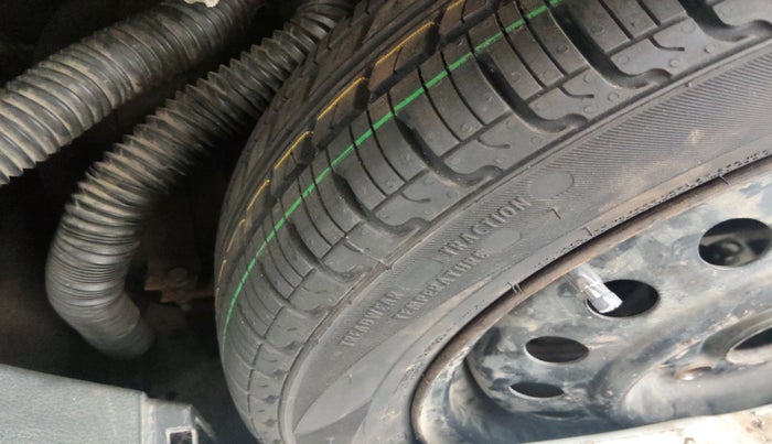 2015 Maruti Wagon R 1.0 VXI, Petrol, Manual, 1,37,097 km, tyre