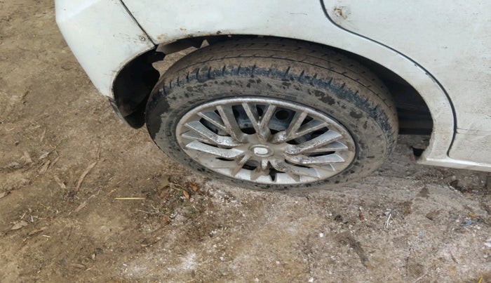 2015 Maruti Wagon R 1.0 VXI, Petrol, Manual, 1,37,097 km, tyre