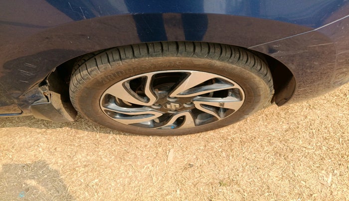 2021 Maruti Baleno ZETA CVT PETROL 1.2, Petrol, Automatic, 83,899 km, tyre