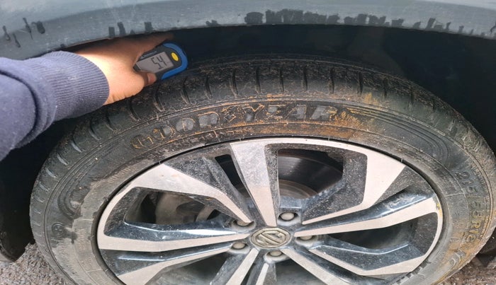 2023 MG HECTOR PLUS SHARP PRO 2.0 TURBO DIESEL 7 STR, Diesel, Manual, 30,001 km, tyre