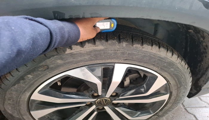 2023 MG HECTOR PLUS SHARP PRO 2.0 TURBO DIESEL 7 STR, Diesel, Manual, 30,001 km, tyre