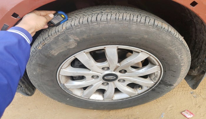 2016 Mahindra XUV500 W10 AT, Diesel, Automatic, 2,30,092 km, tyre