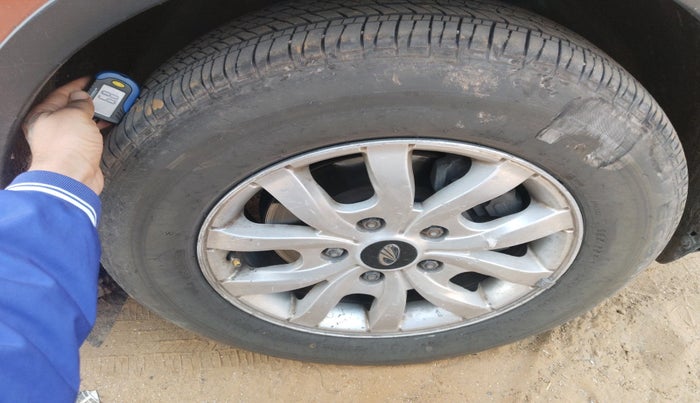 2016 Mahindra XUV500 W10 AT, Diesel, Automatic, 2,30,092 km, tyre