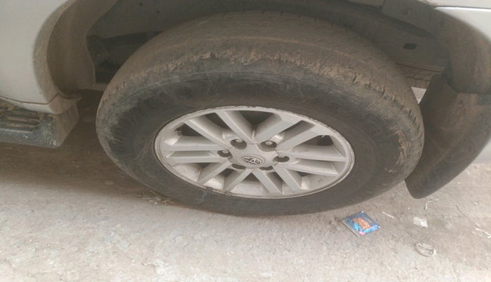 2012 Toyota Fortuner 3.0 4X2 AT, Diesel, Automatic, 1,83,911 km, tyre