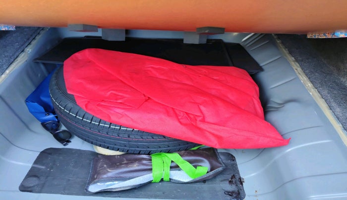 2024 Honda City 1.5L I-VTEC VX CVT, Petrol, Automatic, 14,432 km, tyre