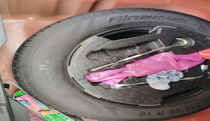 2019 Maruti Vitara Brezza ZDI PLUS AMT, Diesel, Automatic, 1,03,206 km, tyre