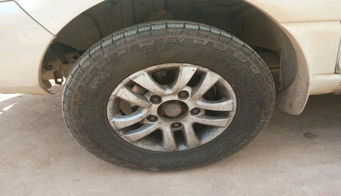 2012 Tata Safari 4X2 VX DICOR, Diesel, Manual, 2,19,756 km, tyre