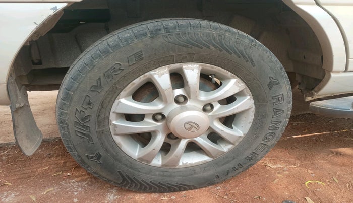 2012 Tata Safari 4X2 VX DICOR, Diesel, Manual, 2,19,756 km, tyre