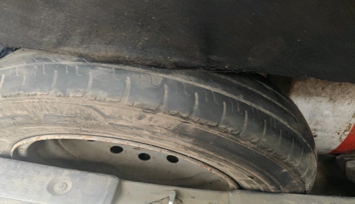 2011 Maruti Swift VXI, Petrol, Manual, 97,082 km, tyre