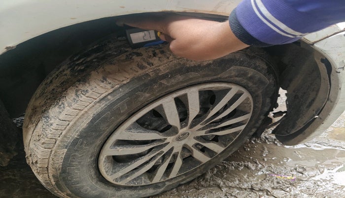 2011 Maruti Swift VXI, Petrol, Manual, 97,082 km, tyre