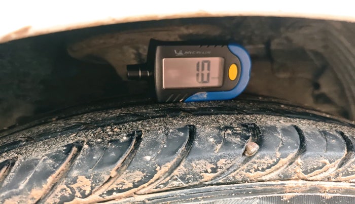 2016 Hyundai Eon ERA +, Petrol, Manual, 82,588 km, tyre