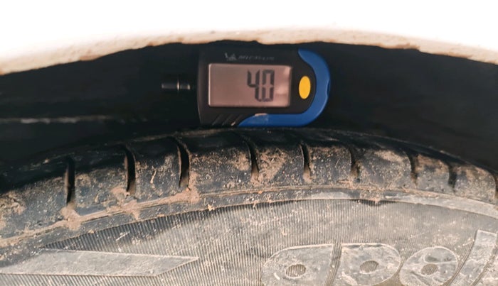 2016 Hyundai Eon ERA +, Petrol, Manual, 82,588 km, tyre