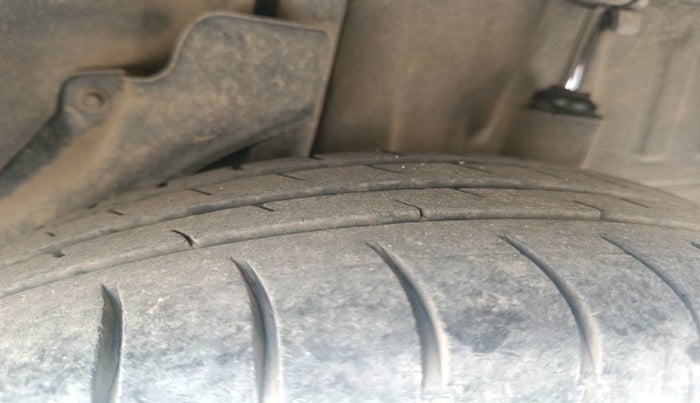 2013 Honda Brio S MT, Petrol, Manual, 92,143 km, tyre