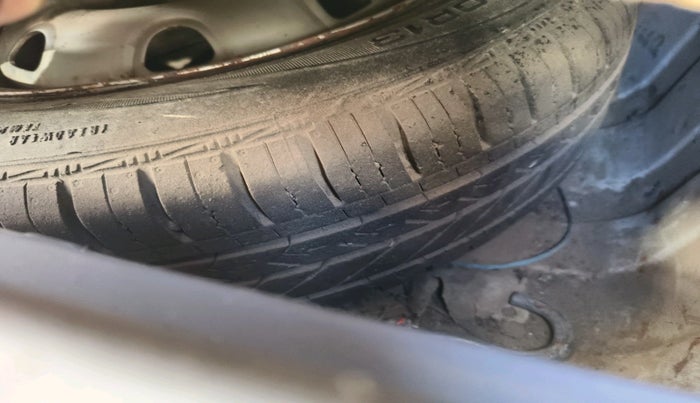 2013 Maruti Alto K10 LXI, Petrol, Manual, 1,62,665 km, tyre