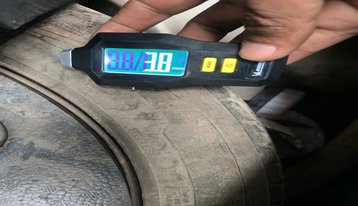 2019 Mahindra XUV300 W8 1.5 DIESEL, Diesel, Manual, 1,11,654 km, tyre