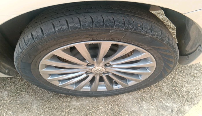 2015 Maruti Ciaz ZXI, Petrol, Manual, 1,34,166 km, tyre