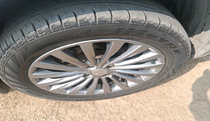 2015 Maruti Ciaz ZXI, Petrol, Manual, 1,34,166 km, tyre