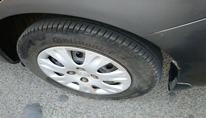 2013 Honda Amaze 1.2L I-VTEC S, Petrol, Manual, 1,85,971 km, tyre