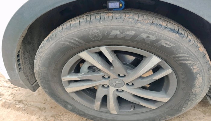 2024 Mahindra XUV700 AX 5 P MT 7 STR, Petrol, Manual, 16,043 km, tyre