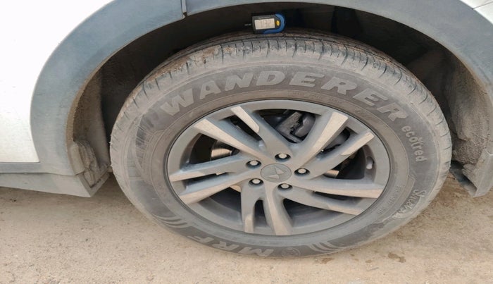 2024 Mahindra XUV700 AX 5 P MT 7 STR, Petrol, Manual, 16,043 km, tyre