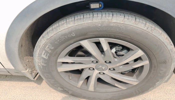 2024 Mahindra XUV700 AX 5 P MT 7 STR, Petrol, Manual, 16,043 km, tyre