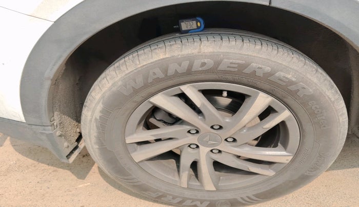 2024 Mahindra XUV700 AX 5 P MT 7 STR, Petrol, Manual, 16,043 km, tyre