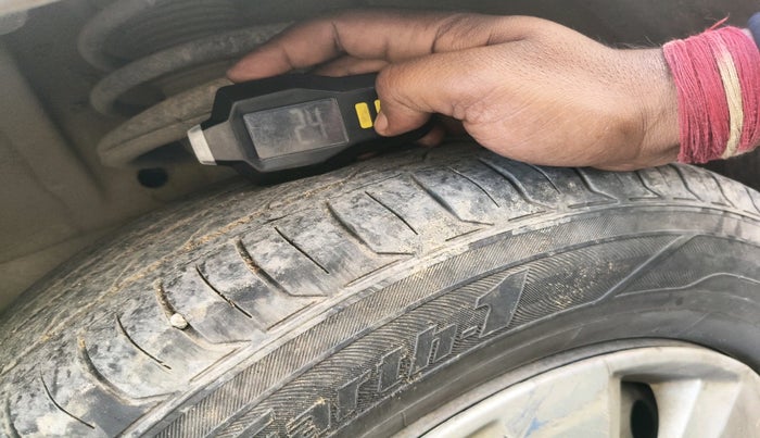 2011 Maruti Ritz LXI, Petrol, Manual, 1,23,899 km, tyre