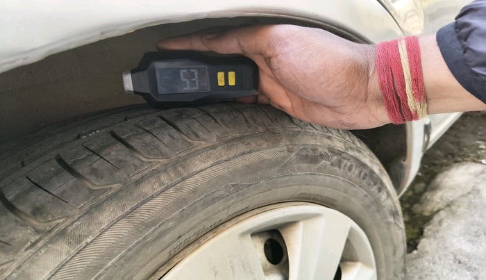 2011 Maruti Ritz LXI, Petrol, Manual, 1,23,899 km, tyre