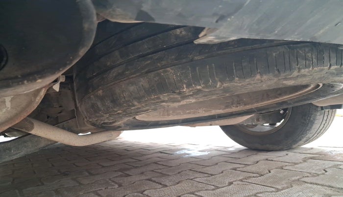 2018 Mahindra XUV500 W10, Diesel, Manual, 1,00,997 km, tyre