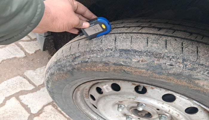 2018 Mahindra XUV500 W10, Diesel, Manual, 1,00,997 km, tyre