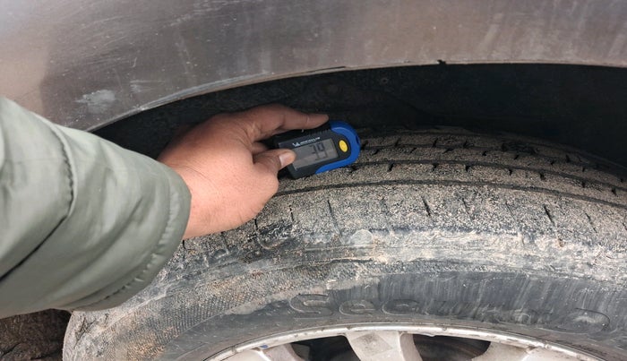 2018 Mahindra XUV500 W10, Diesel, Manual, 1,00,997 km, tyre