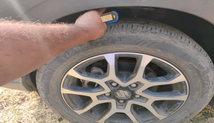 2022 Maruti XL6 ALPHA AT, Petrol, Automatic, 49,295 km, tyre