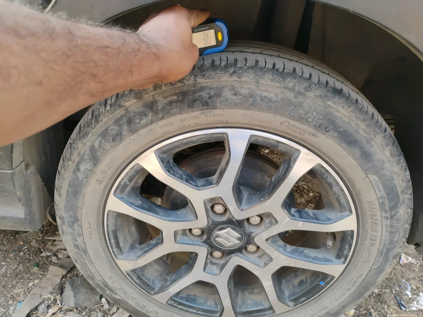 2022 Maruti XL6 ALPHA AT, CNG, Automatic, 49,295 km, tyre