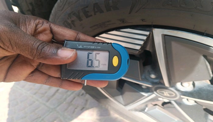 2024 Tata NEXON Creative Plus 1.2 Revotron 6MT, Petrol, Manual, 14,248 km, tyre