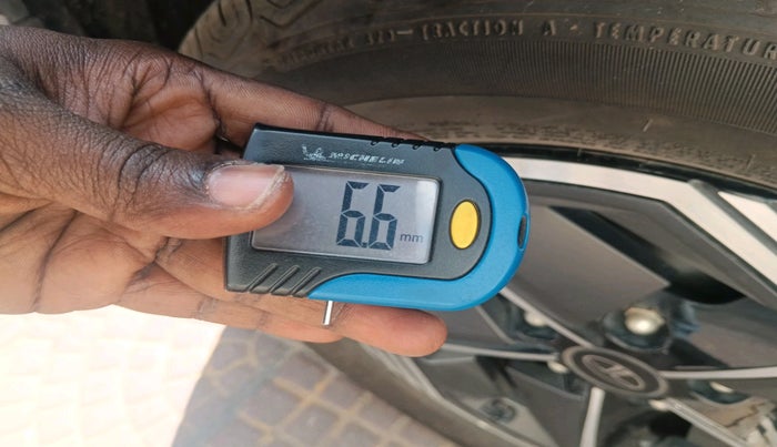 2024 Tata NEXON Creative Plus 1.2 Revotron 6MT, Petrol, Manual, 14,248 km, tyre