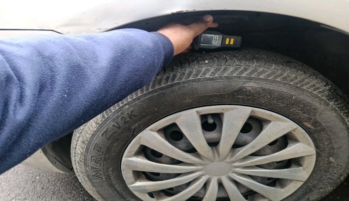 2013 Maruti Swift Dzire VXI, Petrol, Manual, 1,21,451 km, tyre