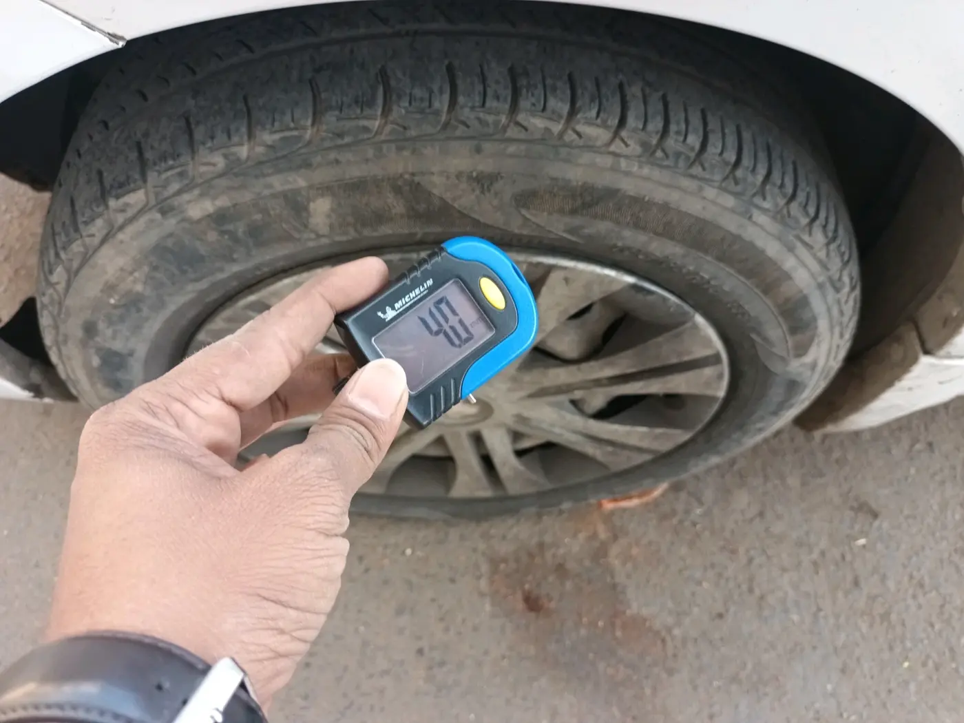 2017 Maruti Ertiga VXI, CNG, Manual, 1,07,197 km, tyre