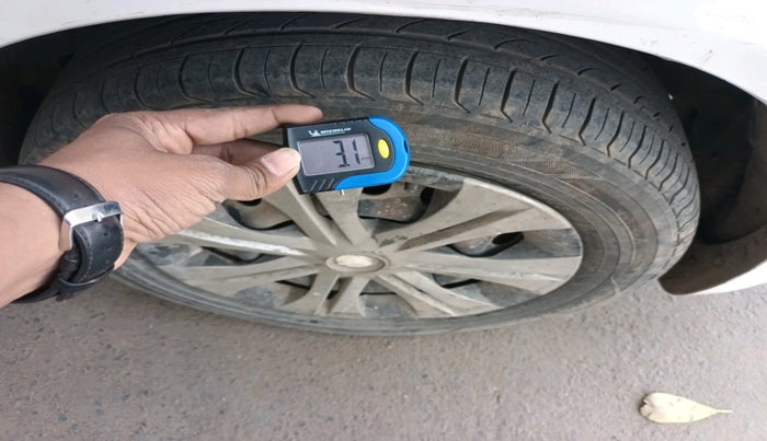 2017 Maruti Ertiga VXI, Petrol, Manual, 1,07,197 km, tyre