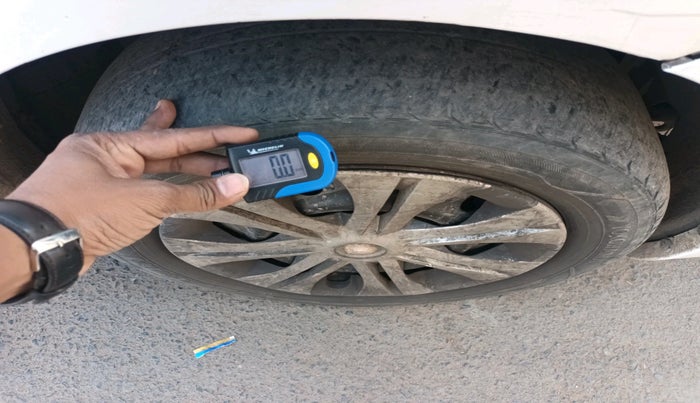 2017 Maruti Ertiga VXI, Petrol, Manual, 1,07,197 km, tyre