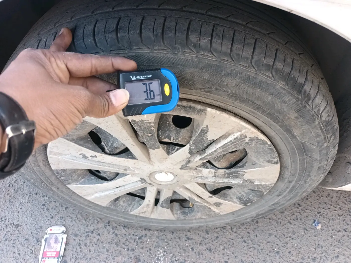 2017 Maruti Ertiga VXI, CNG, Manual, 1,07,197 km, tyre