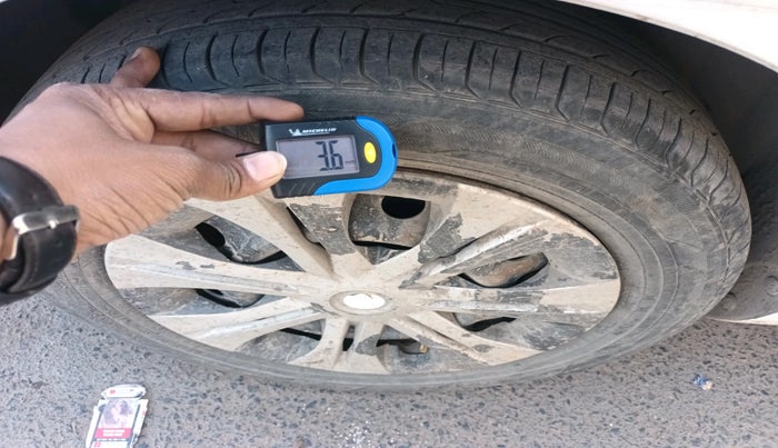 2017 Maruti Ertiga VXI, Petrol, Manual, 1,07,197 km, tyre